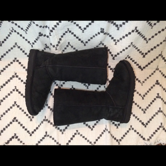 Uggs Tall Black size 7 - Picture 2 of 6